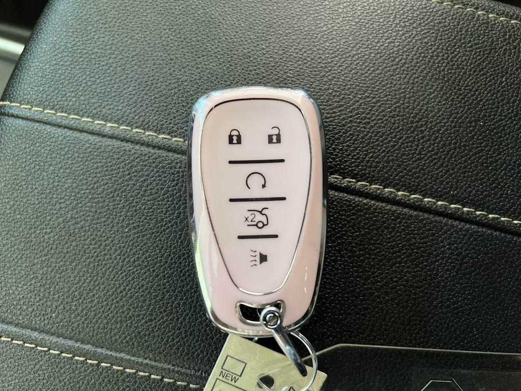 Thumbnail: 2023 Chevrolet Traverse - 17