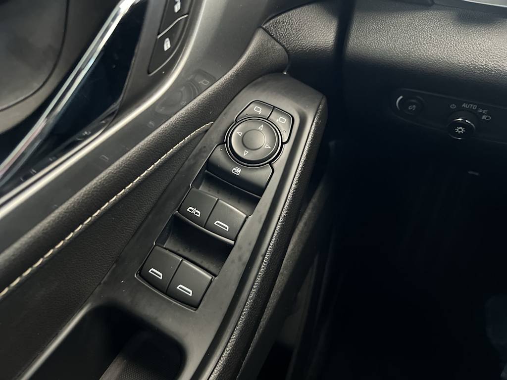 Thumbnail: 2023 Chevrolet Traverse - 28