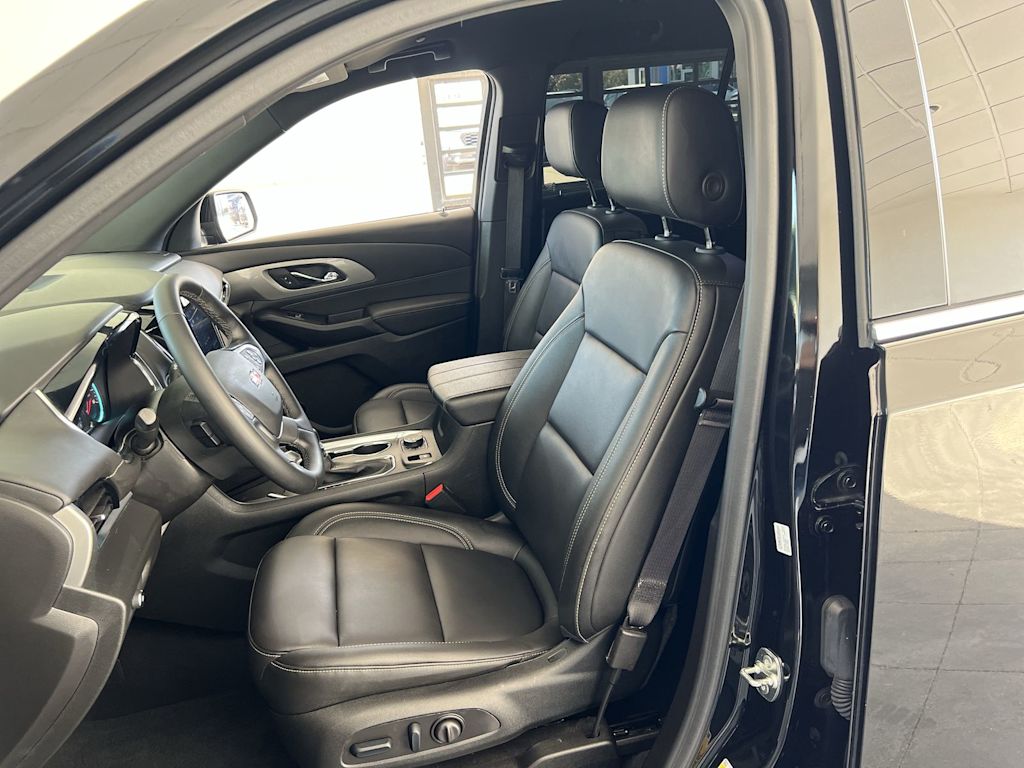 Thumbnail: 2023 Chevrolet Traverse - 11