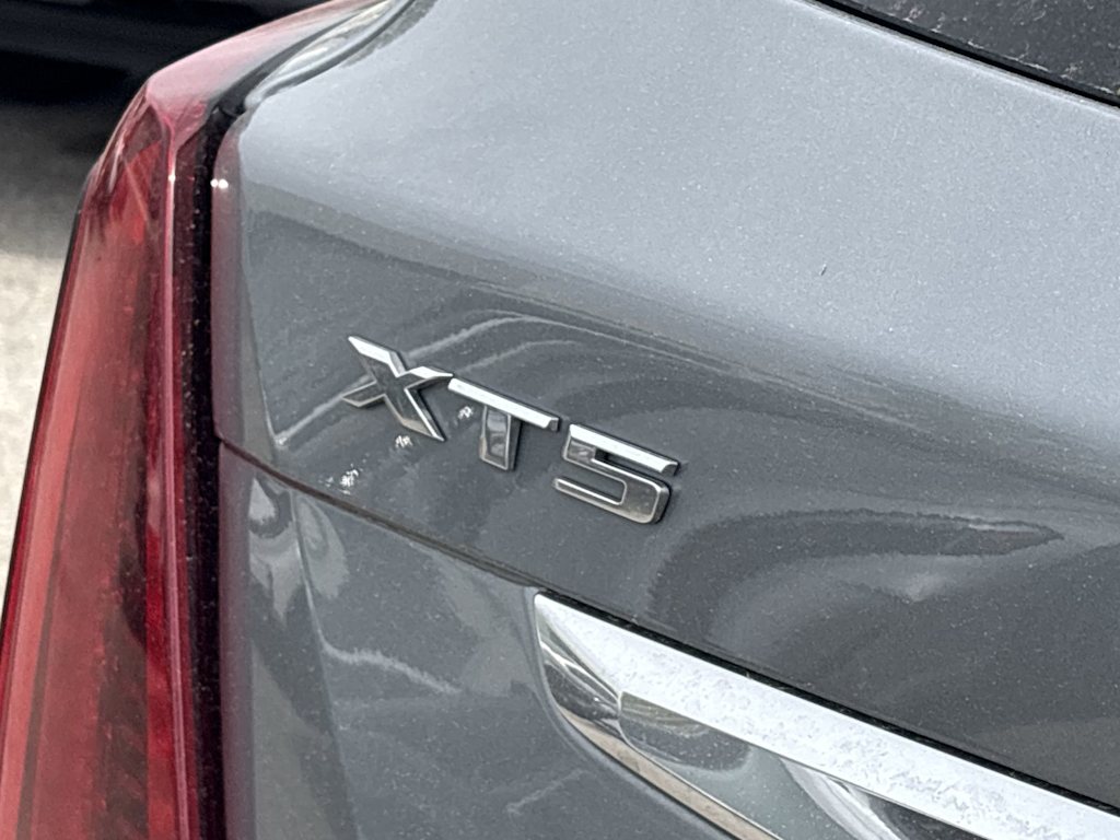 Thumbnail: 2023 Cadillac XT5 - 7