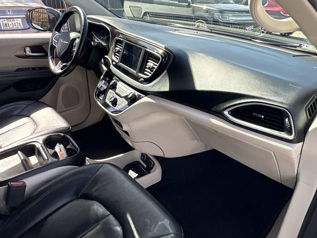 Thumbnail: 2019 Chrysler Pacifica - 13