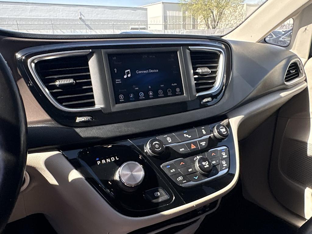 Thumbnail: 2019 Chrysler Pacifica - 32
