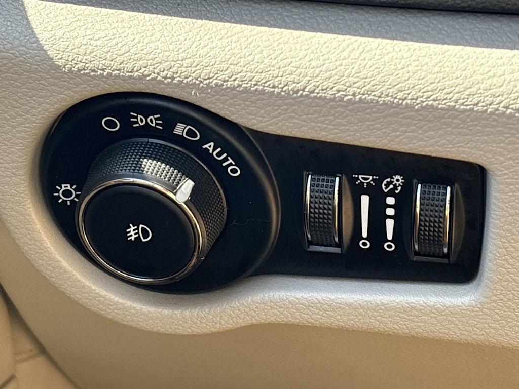 Thumbnail: 2019 Chrysler Pacifica - 35