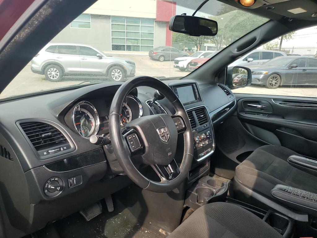 Thumbnail: 2018 Dodge Grand Caravan - 2