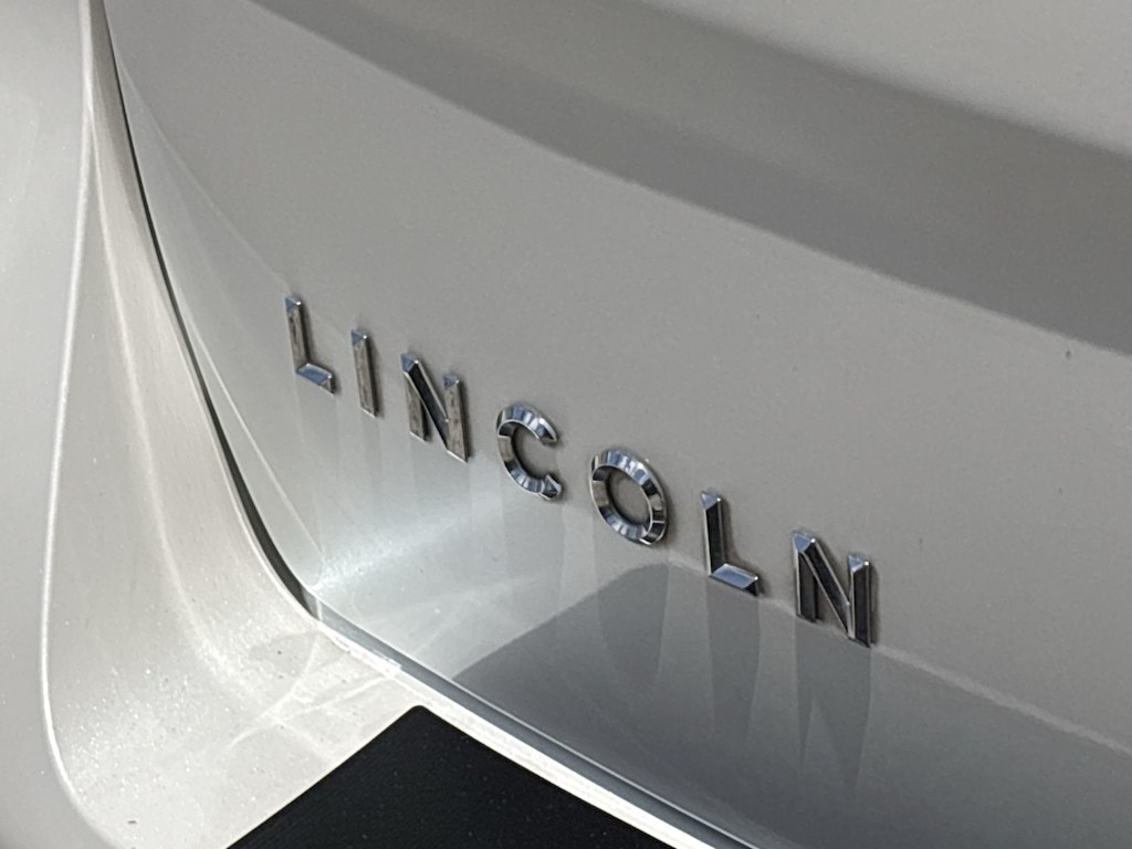 Thumbnail: 2015 Lincoln MKX - 17