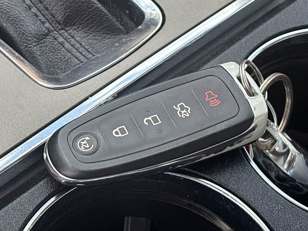 Thumbnail: 2015 Lincoln MKX - 25