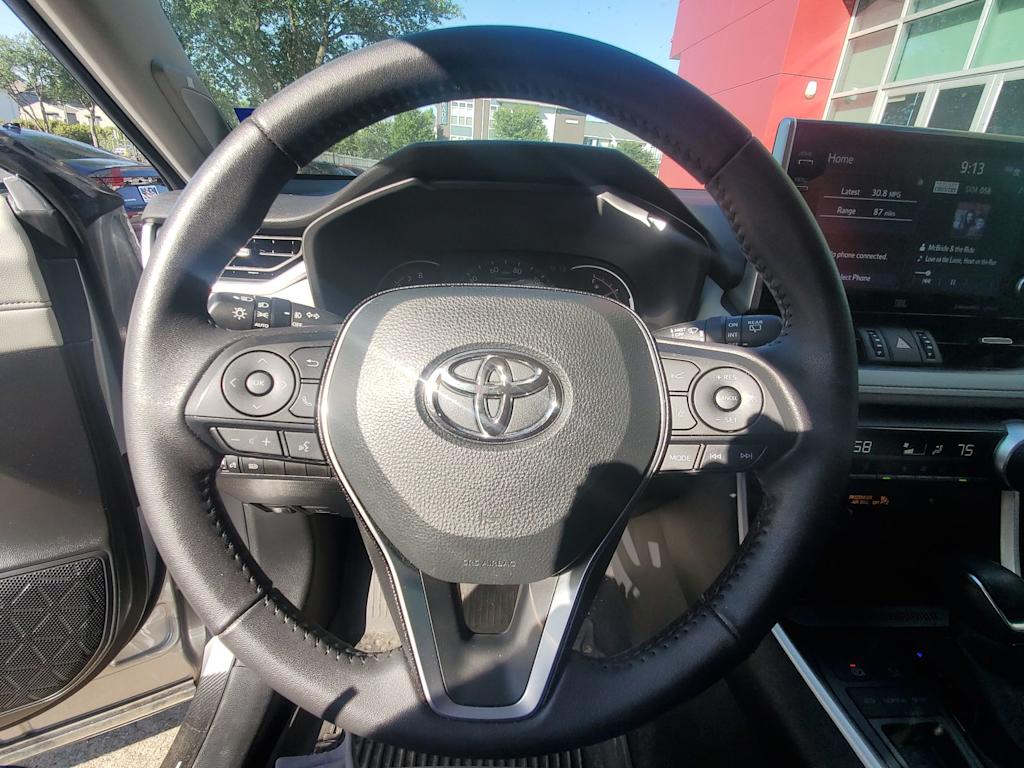 Thumbnail: 2022 Toyota RAV4 - 10