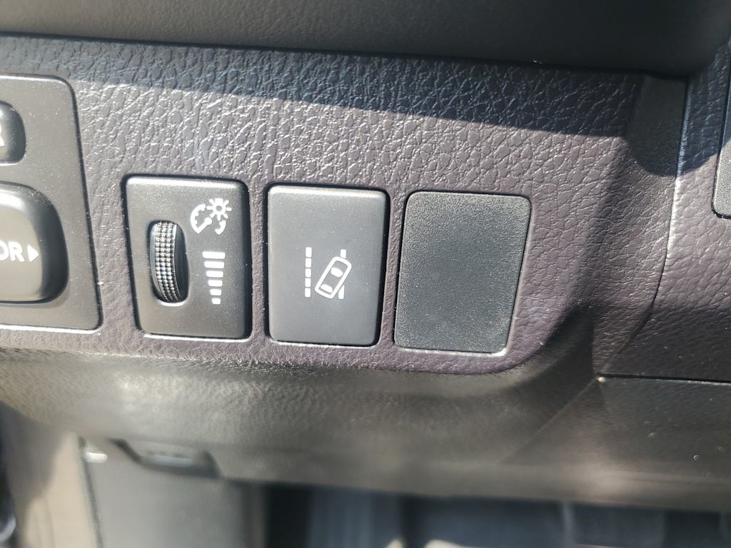 Thumbnail: 2016 Toyota RAV4 - 21