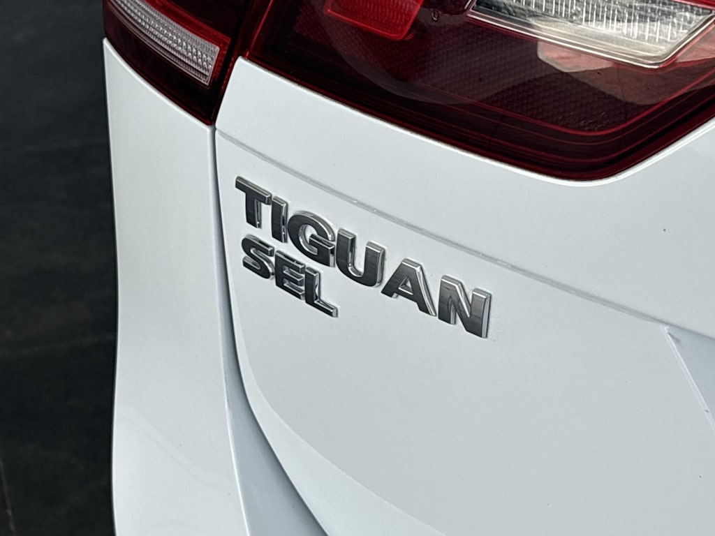 Thumbnail: 2021 Volkswagen Tiguan - 7