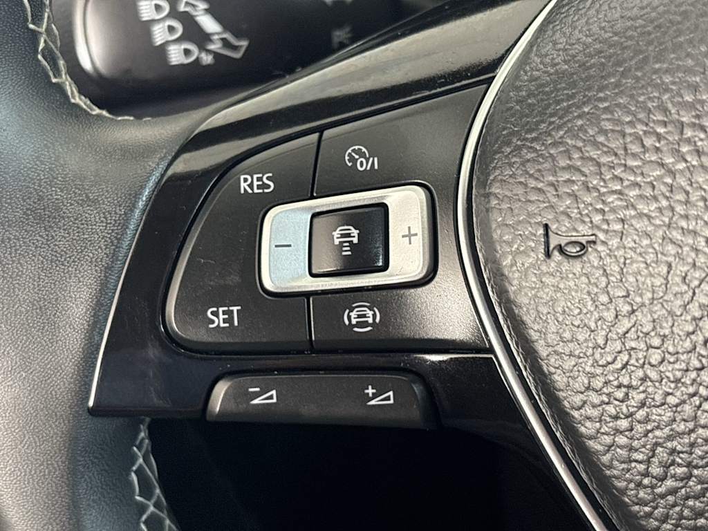 Thumbnail: 2021 Volkswagen Tiguan - 32