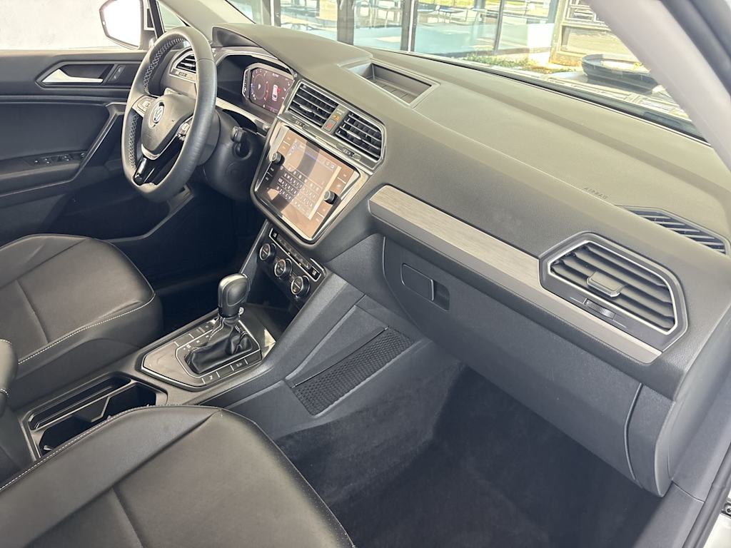 Thumbnail: 2021 Volkswagen Tiguan - 14