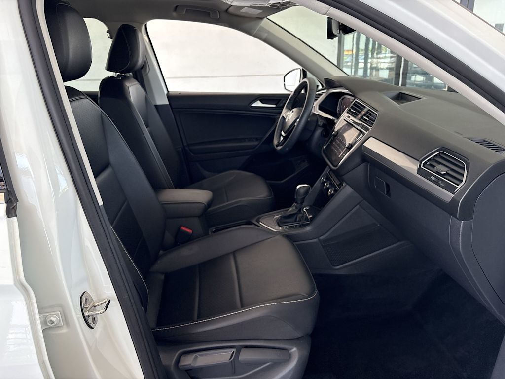 Thumbnail: 2021 Volkswagen Tiguan - 11
