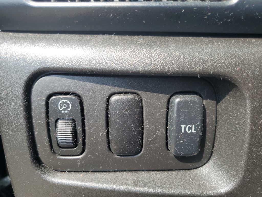 Thumbnail: 2008 Mitsubishi Endeavor - 20