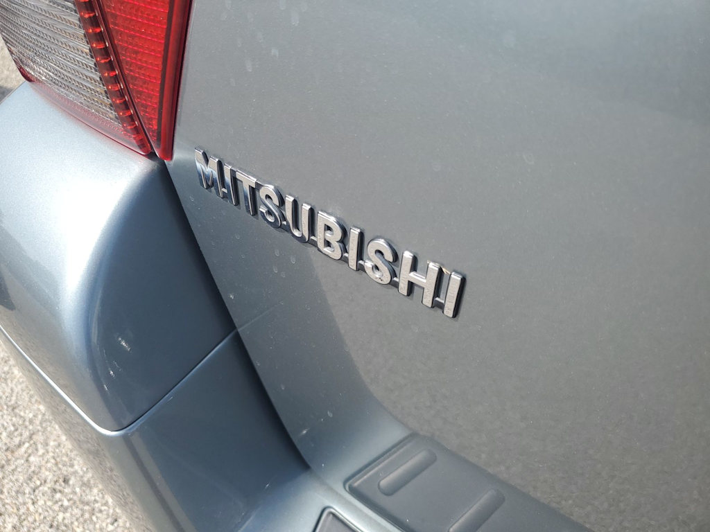 Thumbnail: 2008 Mitsubishi Endeavor - 18