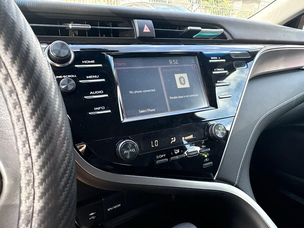 Thumbnail: 2018 Toyota Camry - 10