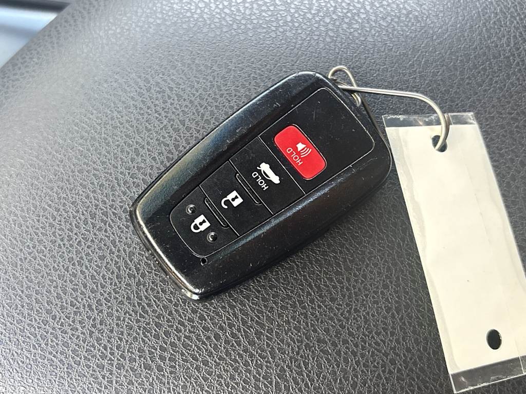 Thumbnail: 2018 Toyota Camry - 14