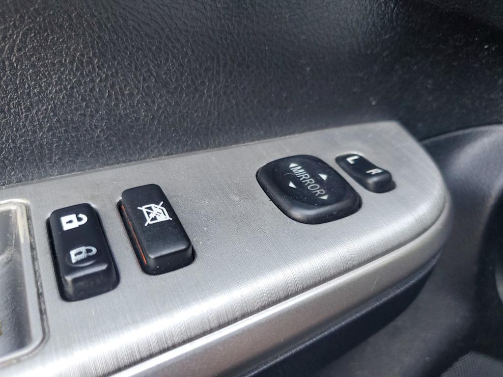 Thumbnail: 2013 Toyota Camry - 24