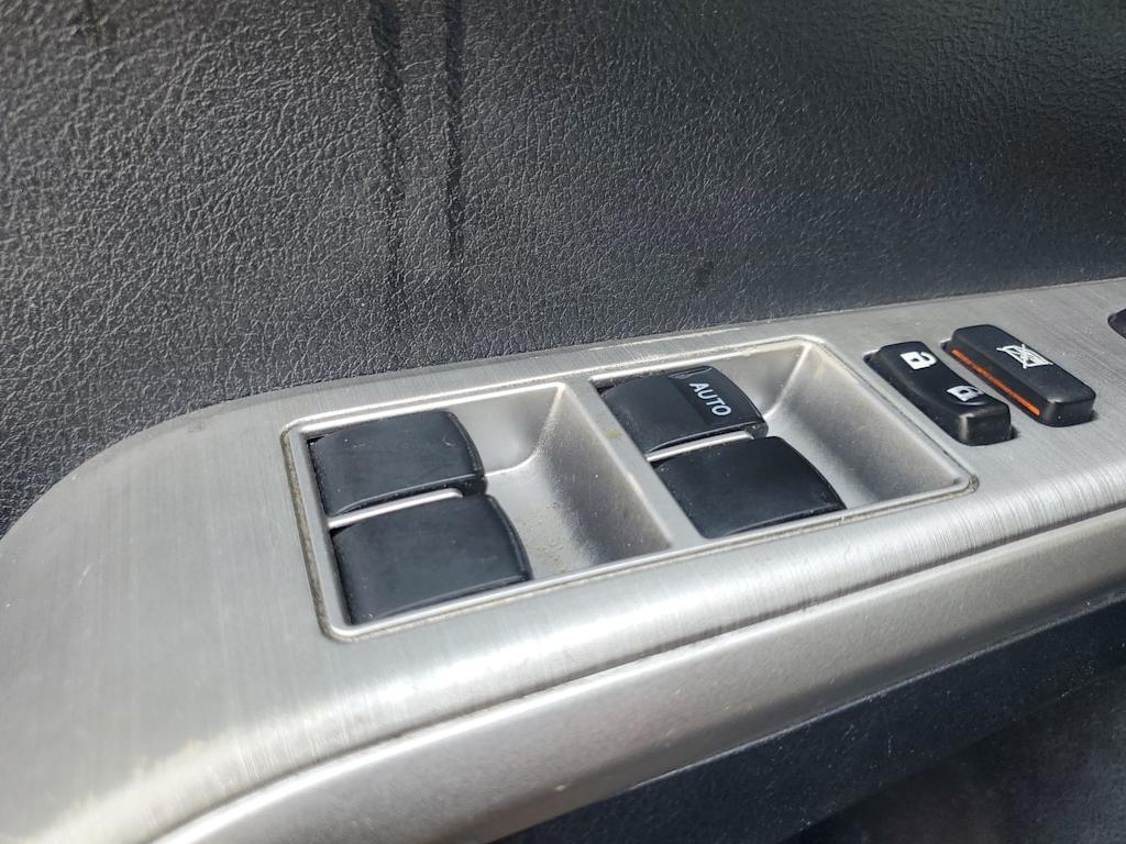 Thumbnail: 2013 Toyota Camry - 23