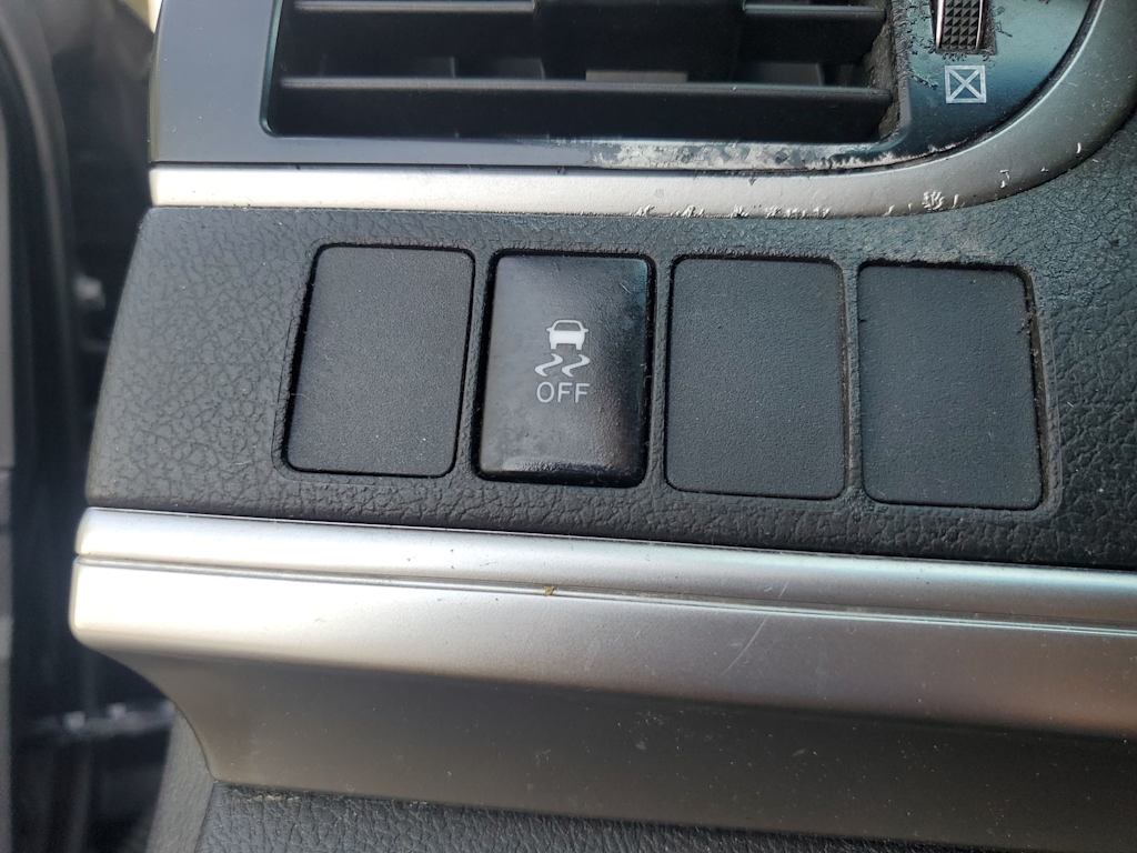 Thumbnail: 2013 Toyota Camry - 20