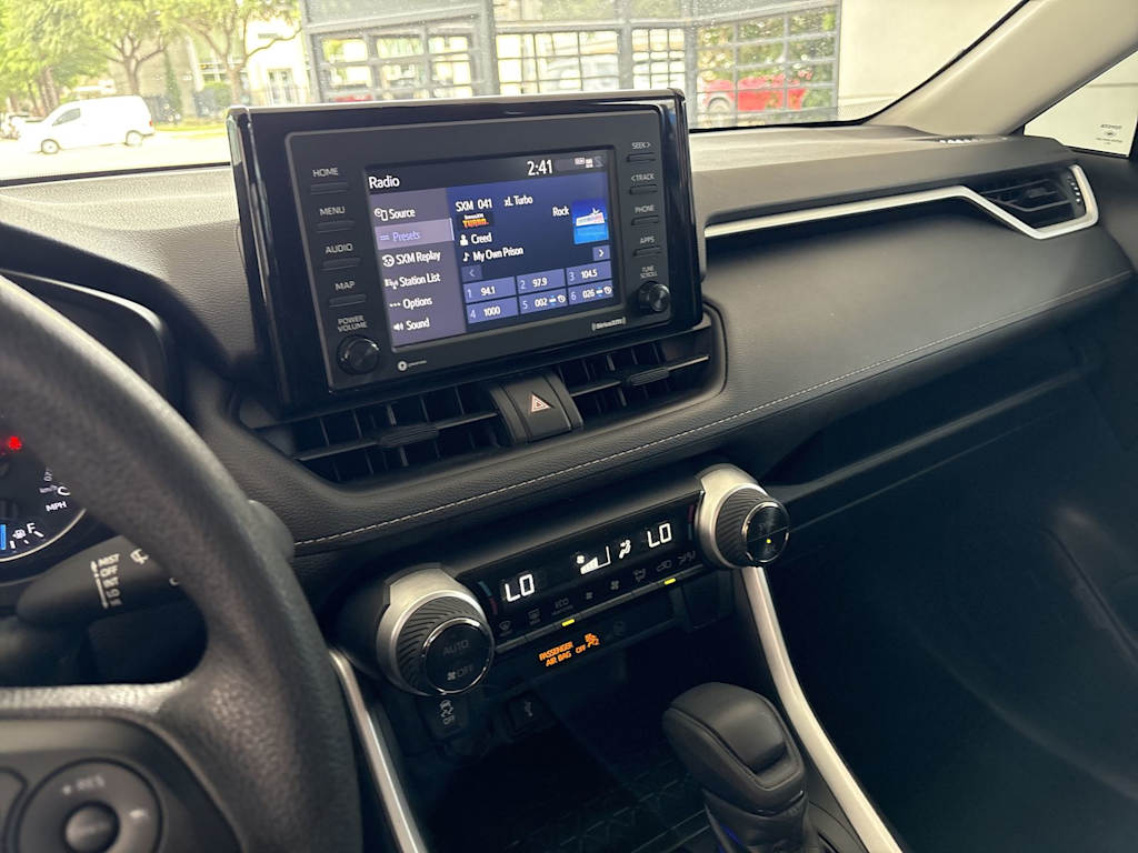 Thumbnail: 2020 Toyota RAV4 - 15