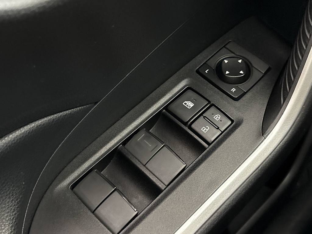 Thumbnail: 2020 Toyota RAV4 - 32