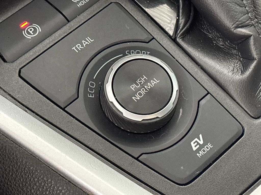 Thumbnail: 2020 Toyota RAV4 - 28