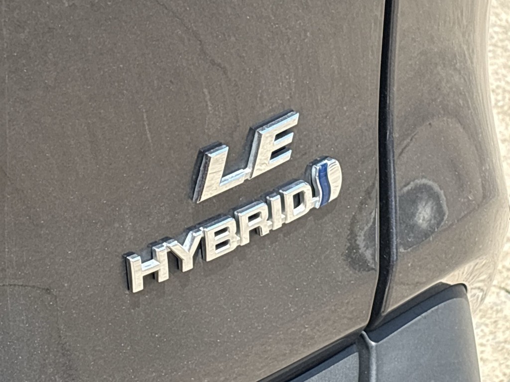 Thumbnail: 2021 Toyota RAV4 - 17