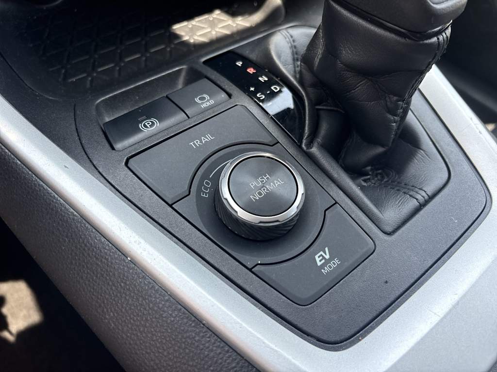 Thumbnail: 2021 Toyota RAV4 - 25