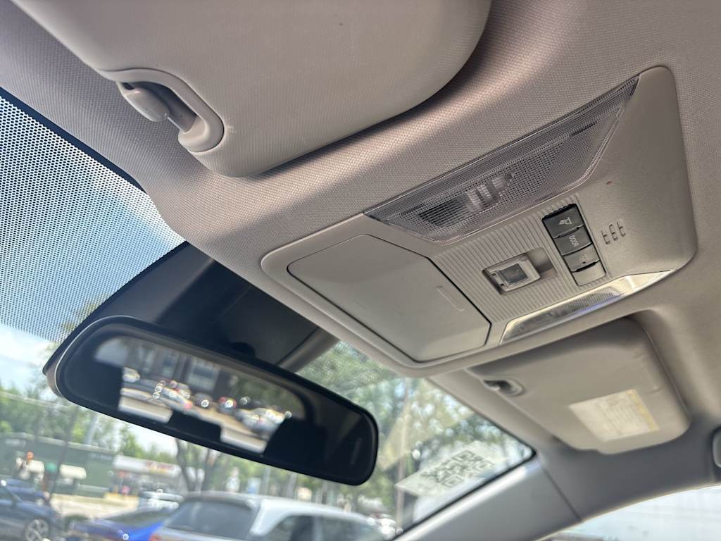 Thumbnail: 2021 Toyota RAV4 - 23