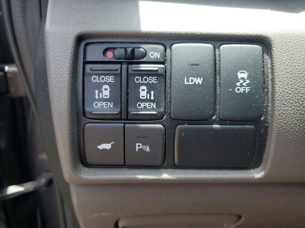 Thumbnail: 2014 Honda Odyssey - 22
