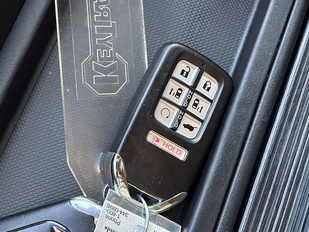 Thumbnail: 2018 Honda Odyssey - 19