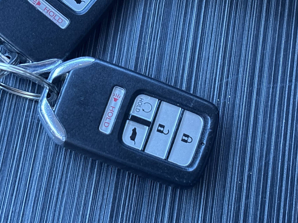 Thumbnail: 2016 Honda Pilot - 18