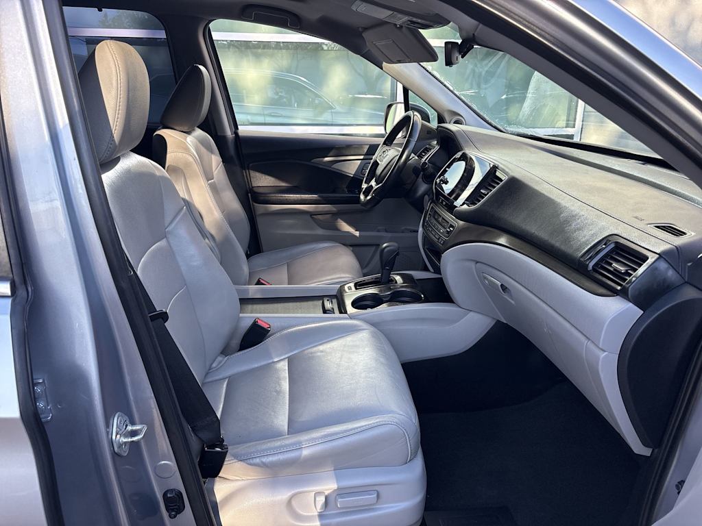 Thumbnail: 2019 Honda Pilot - 11