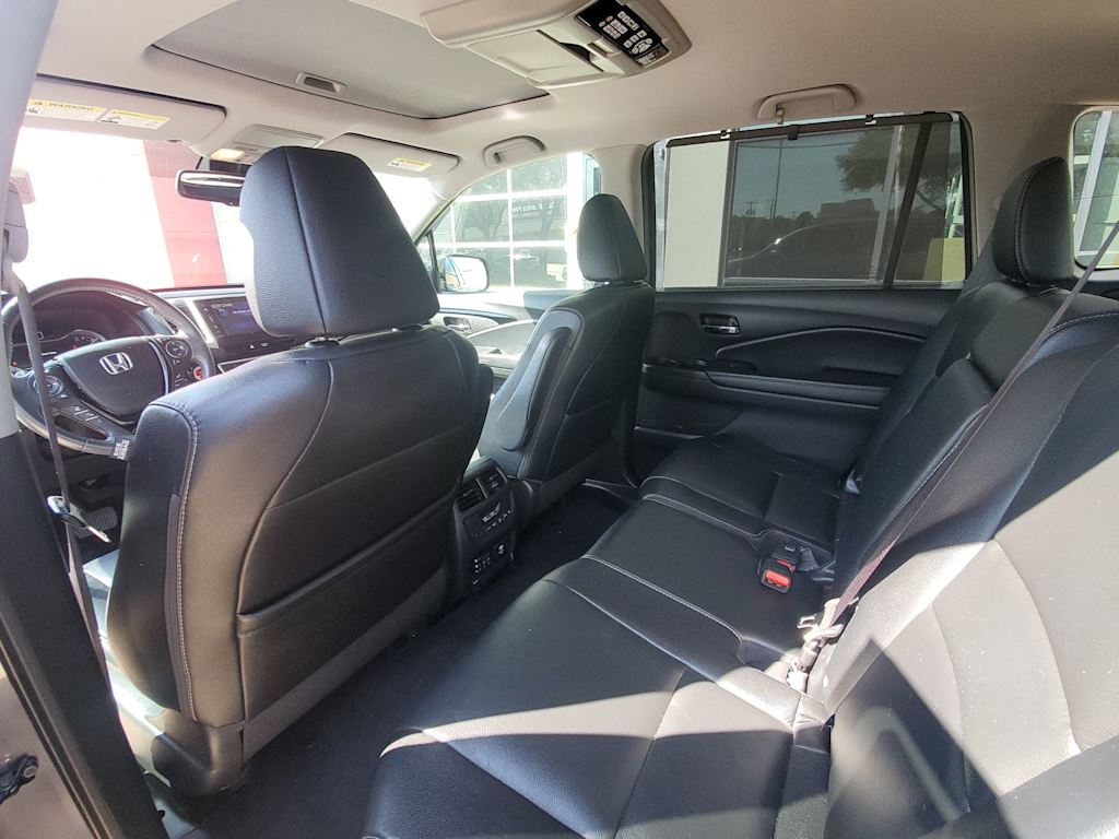Thumbnail: 2017 Honda Pilot - 11