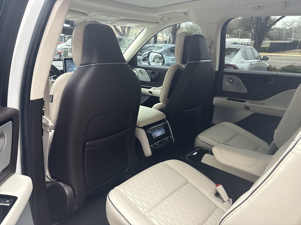 Thumbnail: 2022 Lincoln Aviator - 12