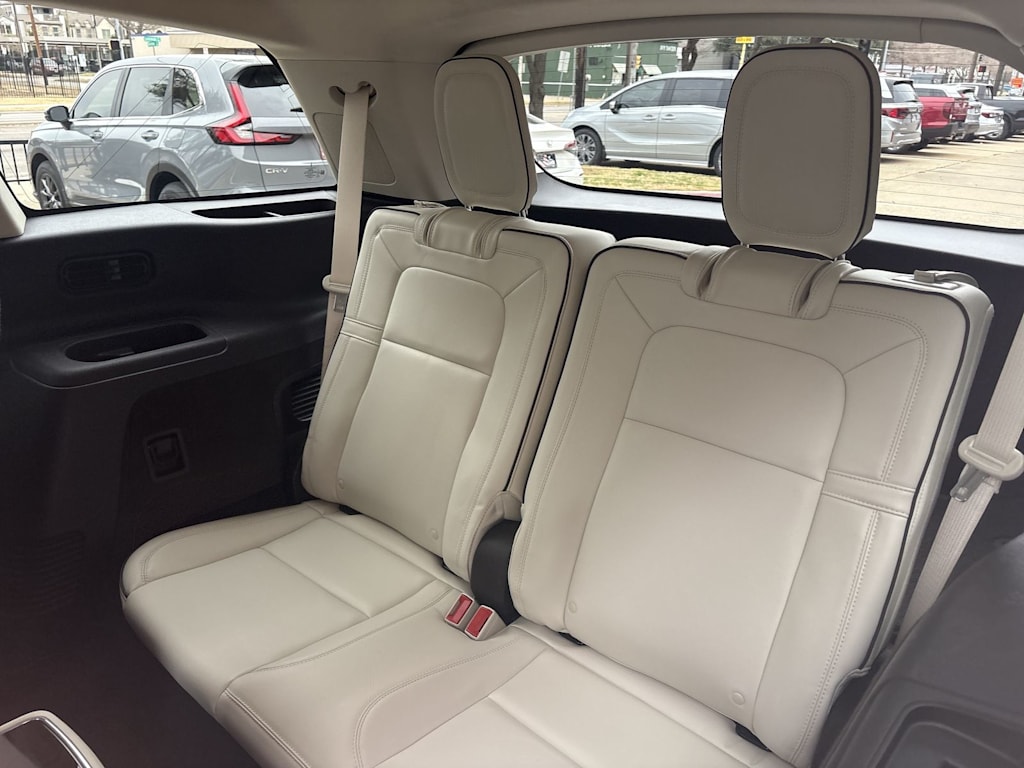 Thumbnail: 2022 Lincoln Aviator - 42