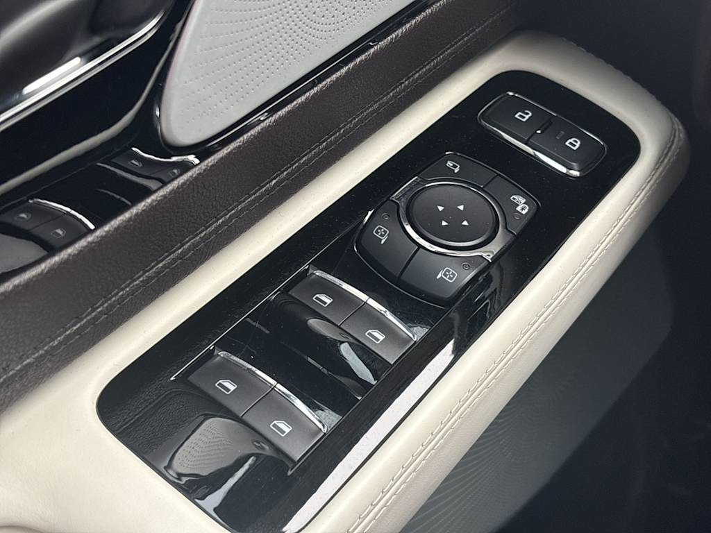 Thumbnail: 2022 Lincoln Aviator - 40