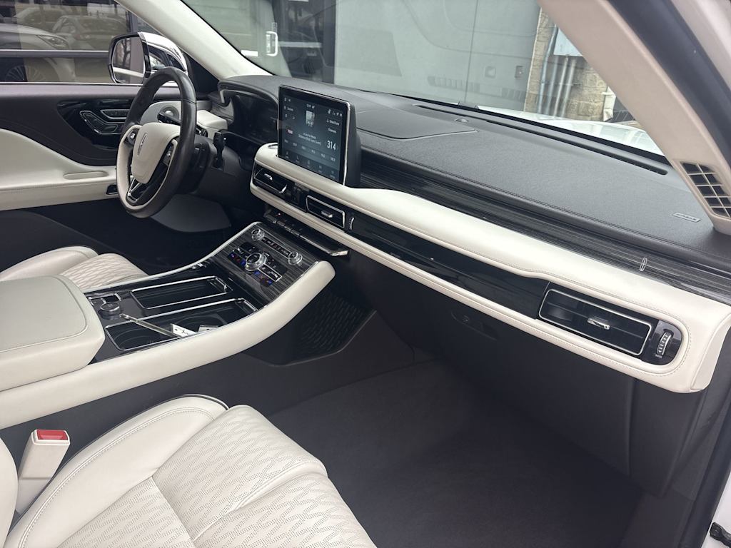 Thumbnail: 2022 Lincoln Aviator - 13