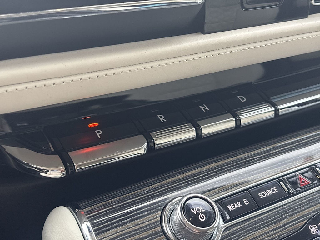 Thumbnail: 2022 Lincoln Aviator - 33