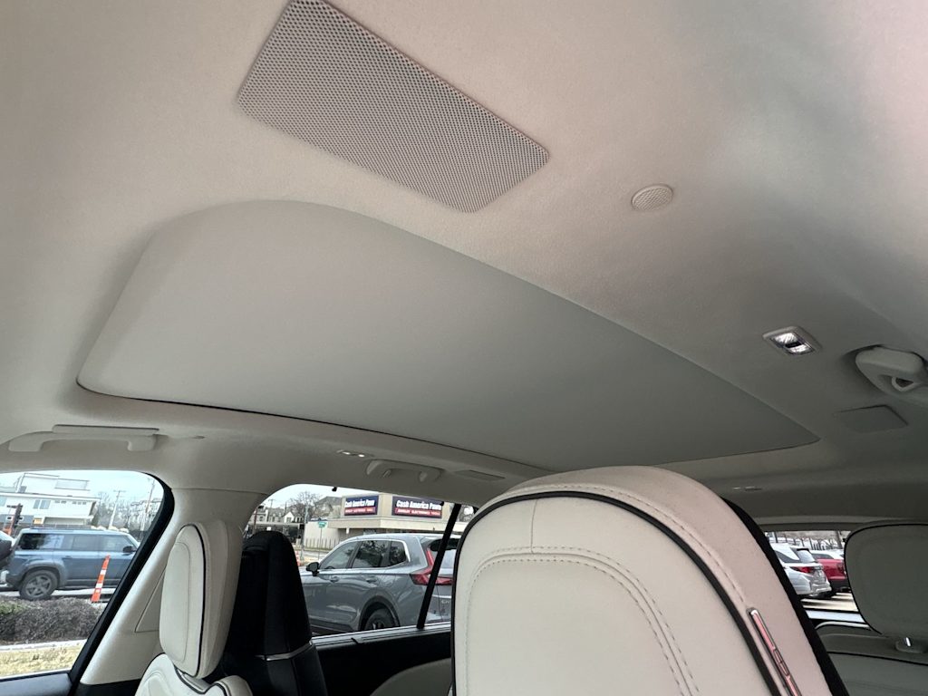 Thumbnail: 2022 Lincoln Aviator - 43