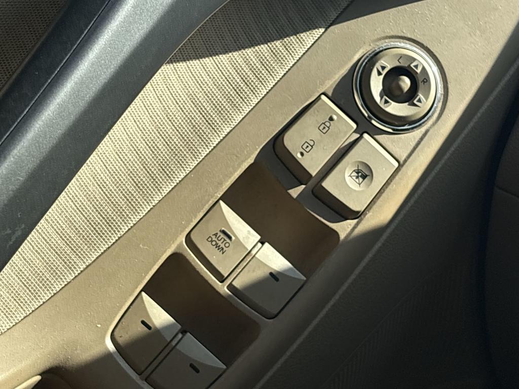 Thumbnail: 2011 Hyundai Elantra - 21