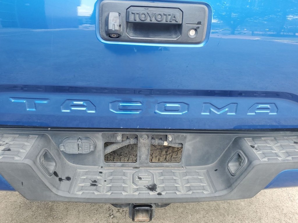 Thumbnail: 2017 Toyota Tacoma - 17