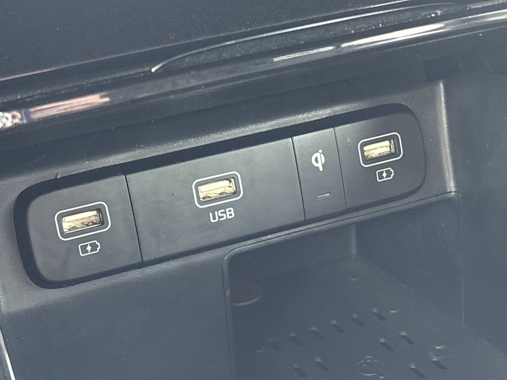 Thumbnail: 2022 Kia Sorento - 25