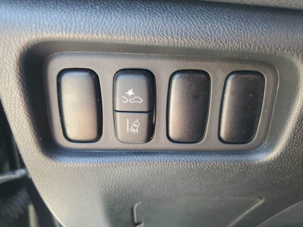 Thumbnail: 2023 Mitsubishi Outlander Sport - 21