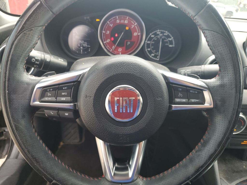 Thumbnail: 2017 Fiat 124 Spider - 9