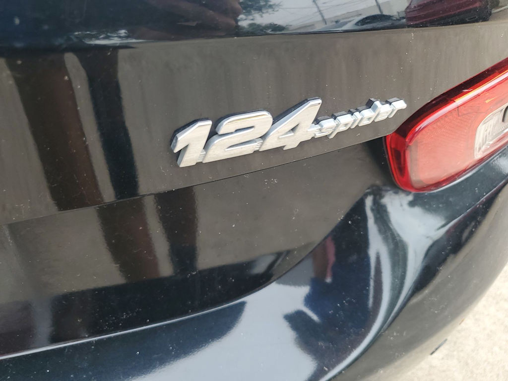 Thumbnail: 2017 Fiat 124 Spider - 6