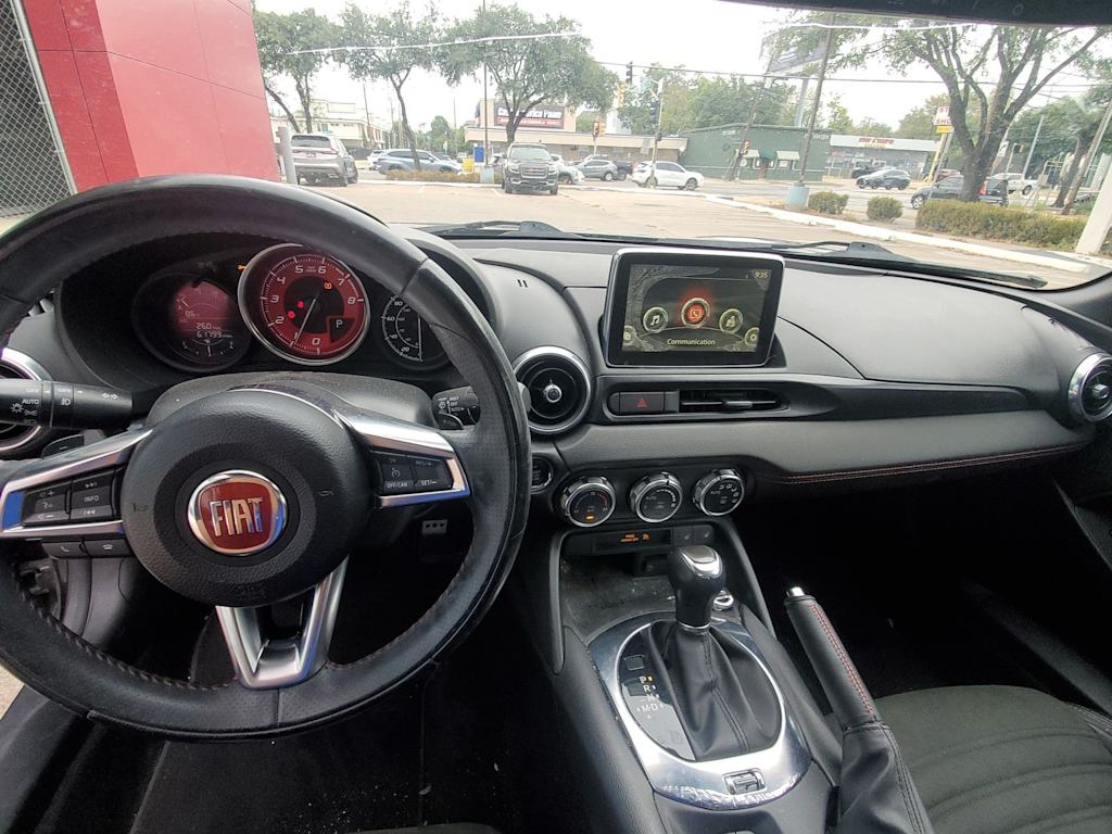Thumbnail: 2017 Fiat 124 Spider - 8
