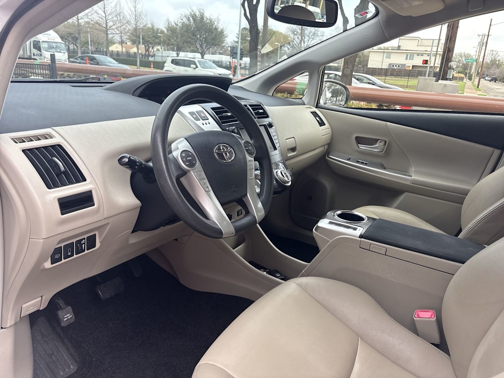 Thumbnail: 2012 Toyota Prius v - 2