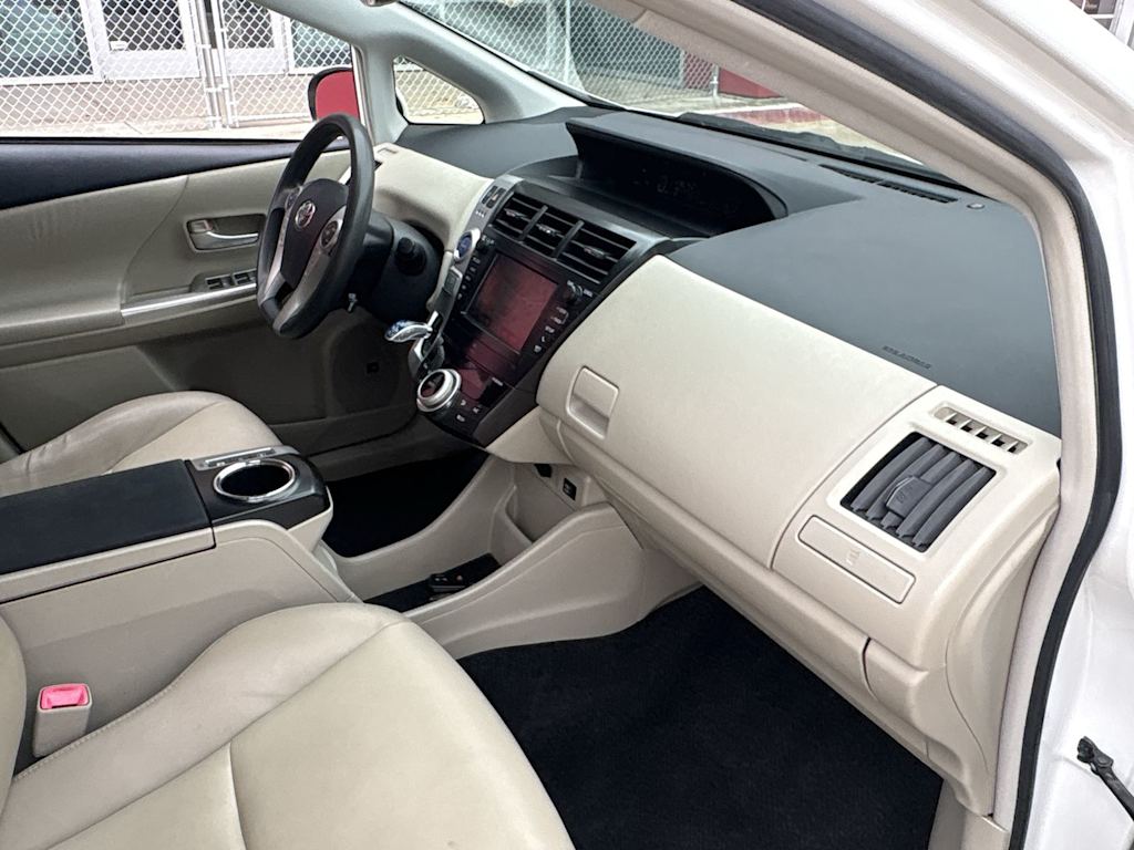 Thumbnail: 2012 Toyota Prius v - 13