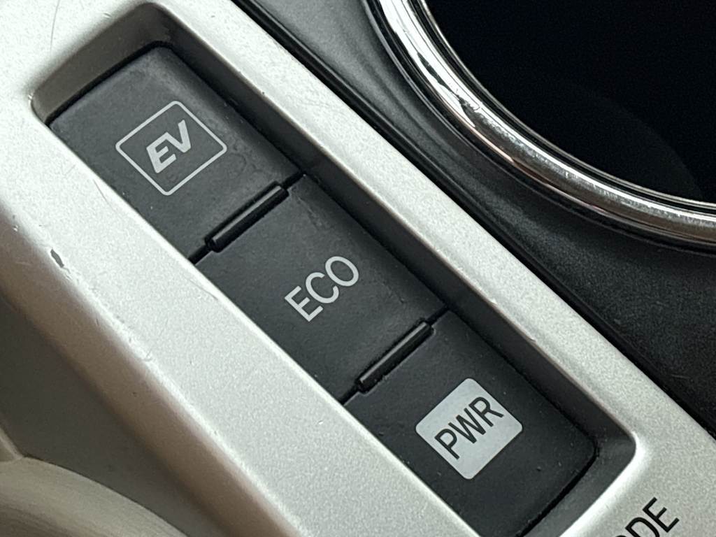 Thumbnail: 2012 Toyota Prius v - 34